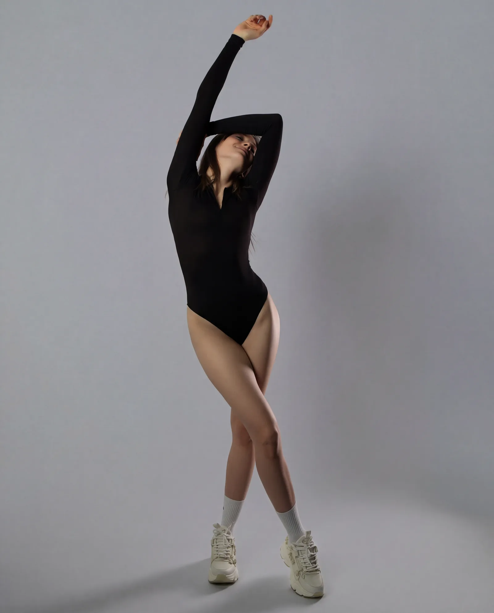 Studio dla influencerów Białystok - dynamiczna poza - Ciche Studio